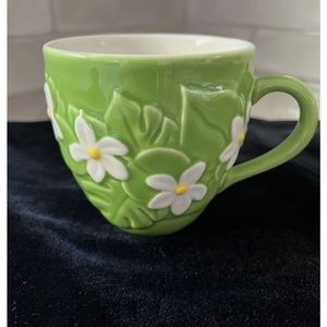 Starbucks  2 Large 16 Oz Mugs
Embossed Green Leaves White
Daisy Flowers 2006